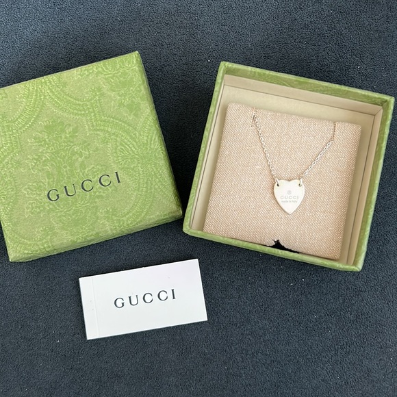 Gucci Trademark Heart Bracelet - Picture 3 of 4